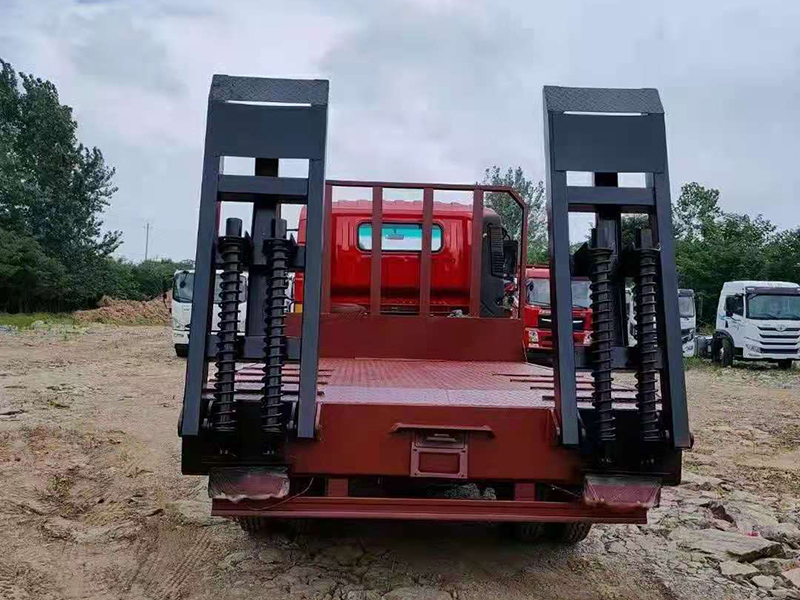 國六重汽王牌藍(lán)牌平板運輸車