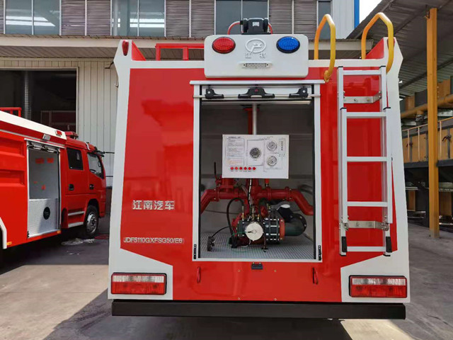 東風(fēng)5噸水罐消防車