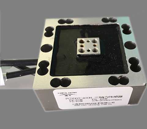 三軸力傳感器的精度和測量范圍是多少？